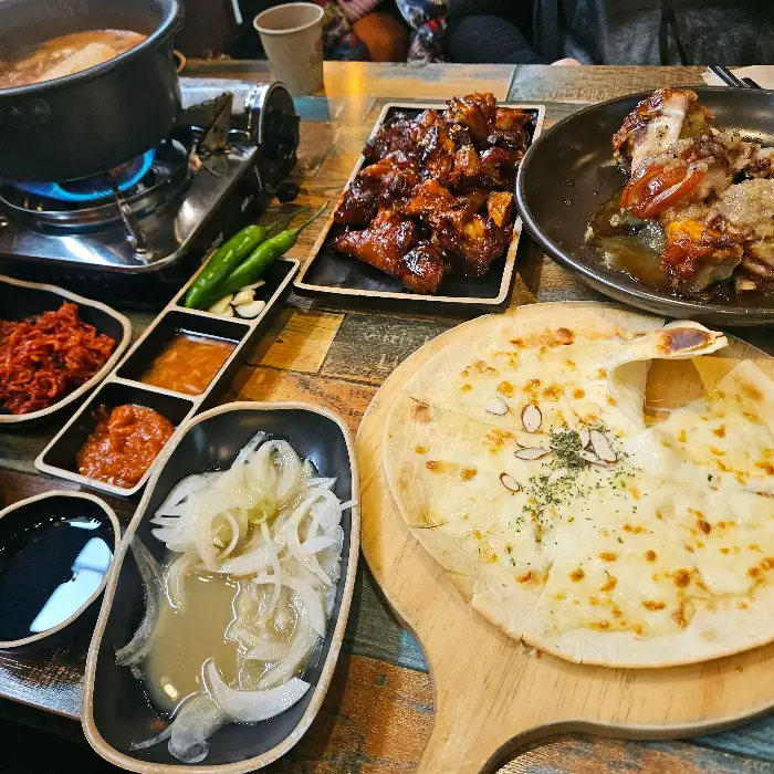 족발신선생 안산고잔점의 다양한 메뉴 구성