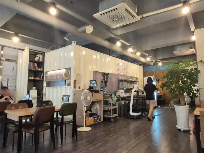 매장 내부 전경