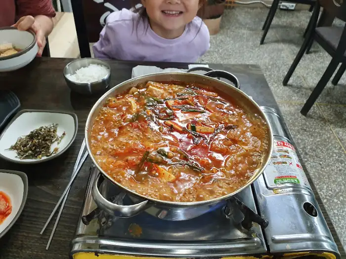 김치찌개가 끓고 있는 냄비