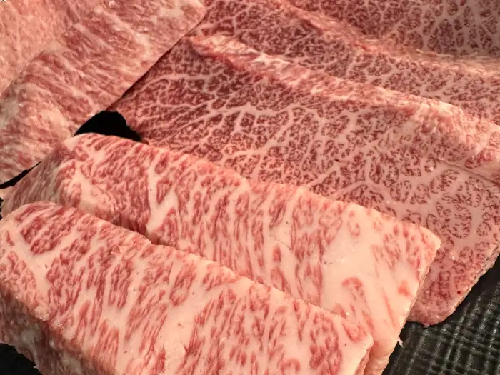 두툼한 소고기 단면