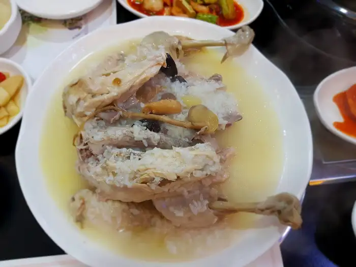 이산찰누룽지닭오리백숙 닭백숙의 속재료