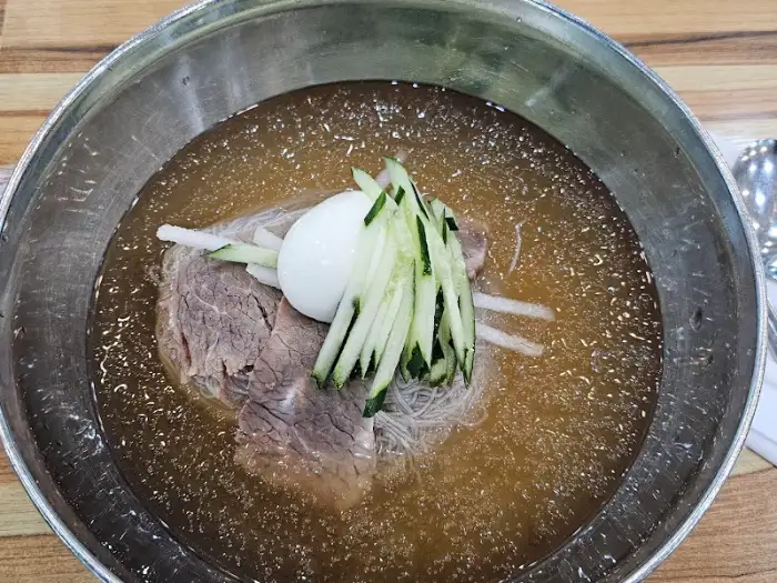 냉면 국물과 고명