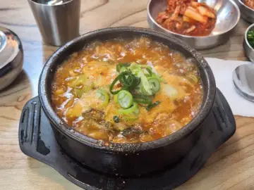 목포 김정림선지해장국: 푸짐함에 반하고 맛에 취하는 해장국 맛집