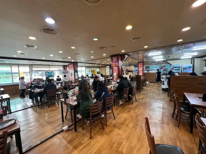 김천식당 내부 좌석 모습