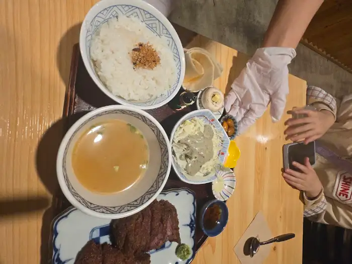 개인 화로에서 직접 구워 먹는 고베규카츠