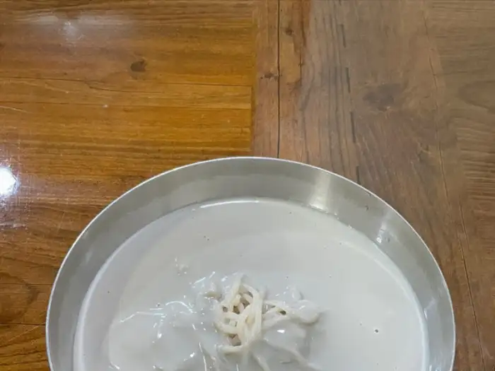 하얀 콩칼국수