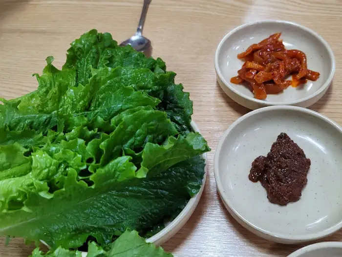 또순네식당 쌈채소와 쌈장, 어리굴젓