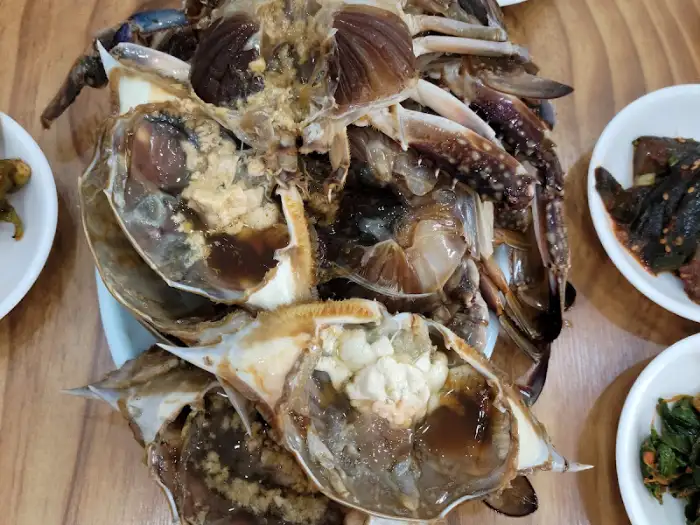 신선한 간장게장 속이 꽉 찬 모습