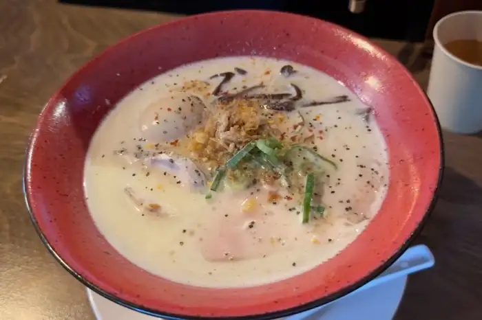 멘타이쇼 울산성남점의 진한 닭 육수 파이탄 라멘