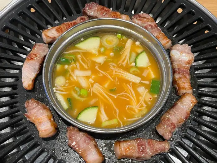 모락모락정육식당 화성시청본점 된장찌개와 고기