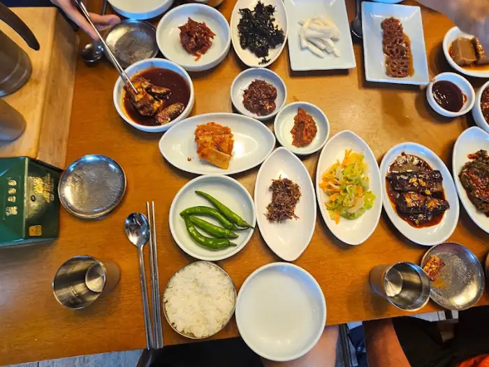 낭주식당의 정갈하게 차려진 백반 한상차림