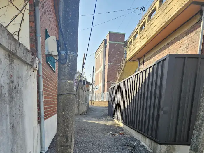 좁은 골목길 풍경