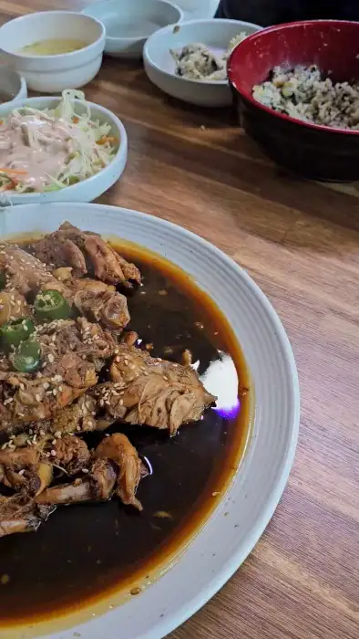 오경통닭 옹치기 메인 메뉴인 닭조림
