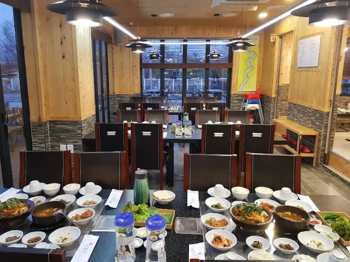 오대오리 내부 테이블 세팅