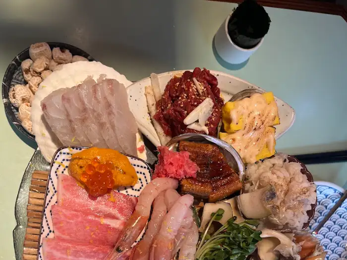 오키나라의 제철 반찬과 다양한 해산물 요리