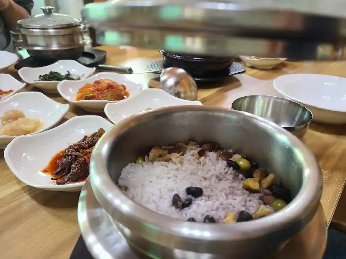 옛날식당의 잡곡밥과 숭늉, 푸짐하고 건강한 식사의 시작
