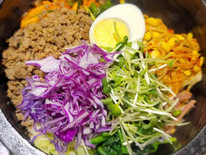 먹음직스러운 비빔밥