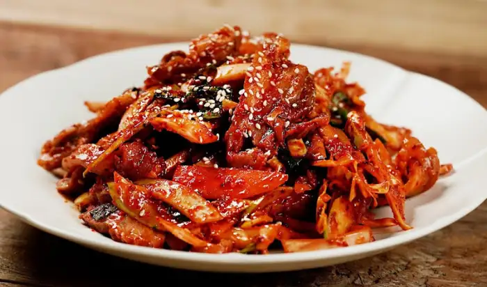 매콤한 양념이 먹음직스러운 족발상회 동해천곡점(본점)의 불족발
