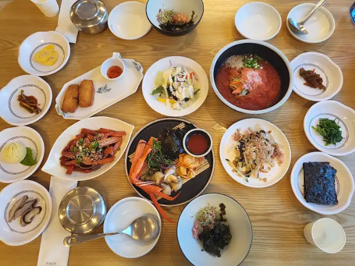 후포리백년식당 다양한 코스 요리 한상차림