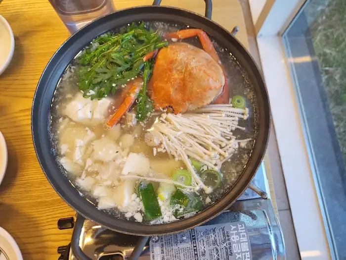 후포리백년식당 홍게와 두부가 들어간 탕