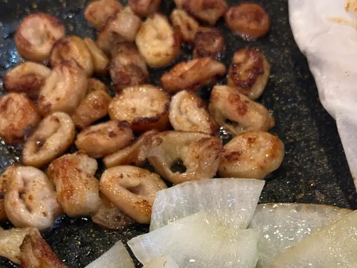 올래철판곱창에서 제공되는 쫄깃한 생막창