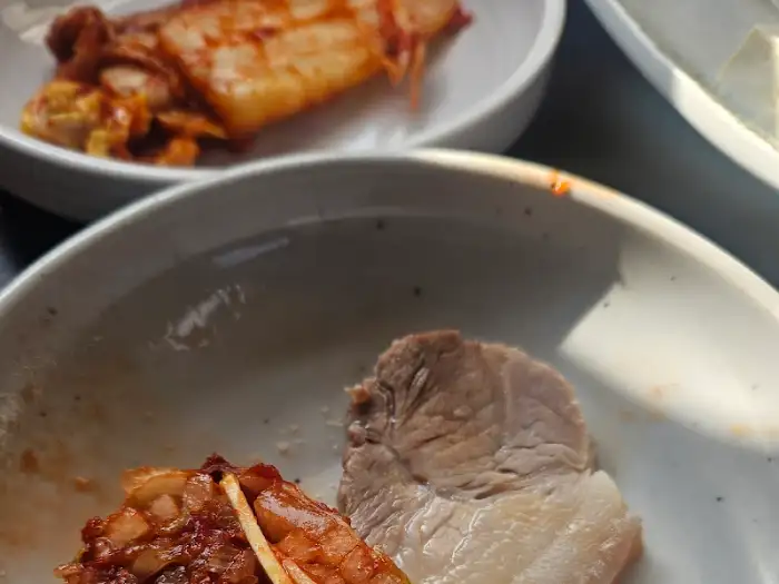 먹음직스러운 보쌈김치 롤