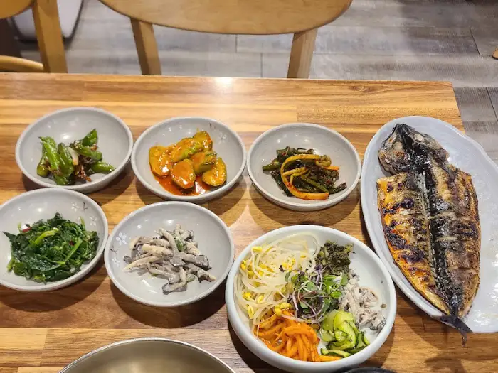 미가담 백반 상차림 전체 모습