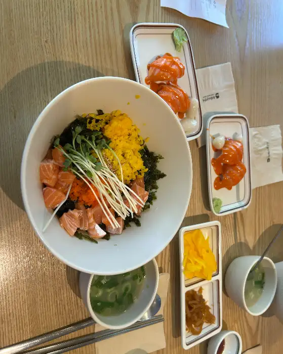 육회바른연어 계양구청점의 연어 덮밥