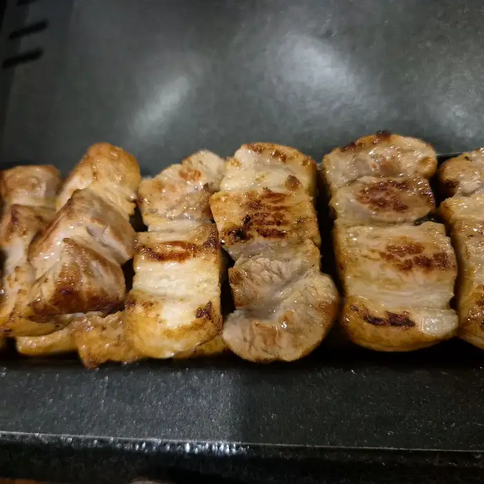 삼산돈에서 제공되는 다양한 부위의 돼지고기