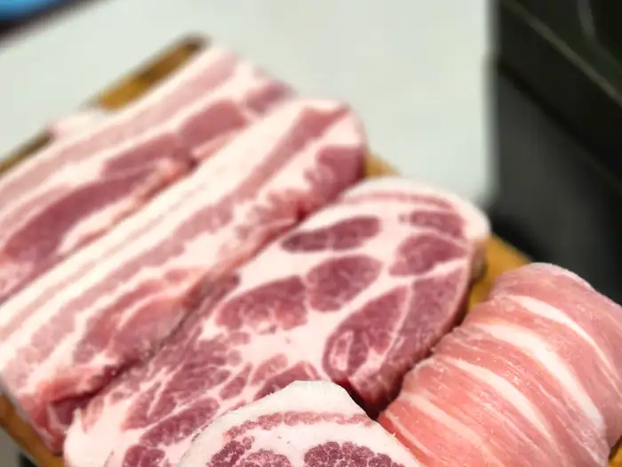 산성식육점 SANSUNG BUTCHERSHOP의 신선한 숙성 삼겹살과 목살