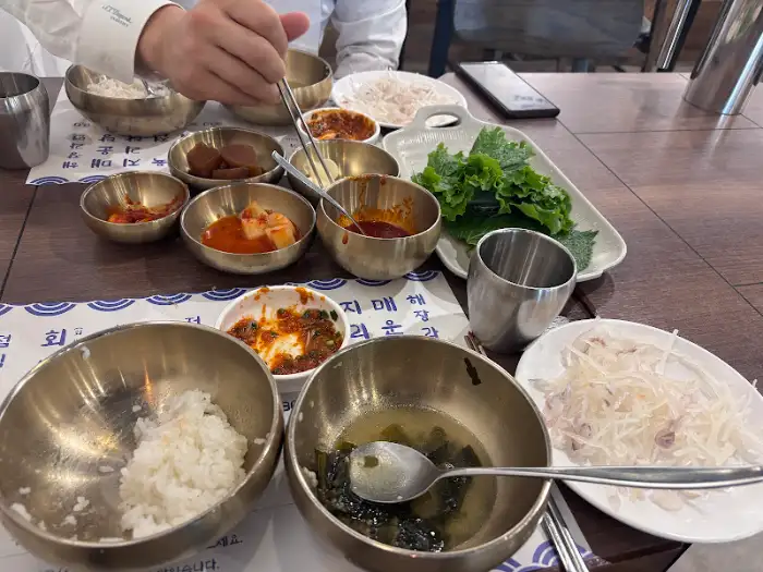 선어도 회백반 상차림과 밥, 미역국