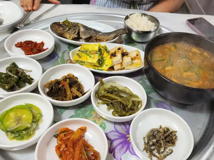 서부식당의 꽃게 된장찌개와 밥