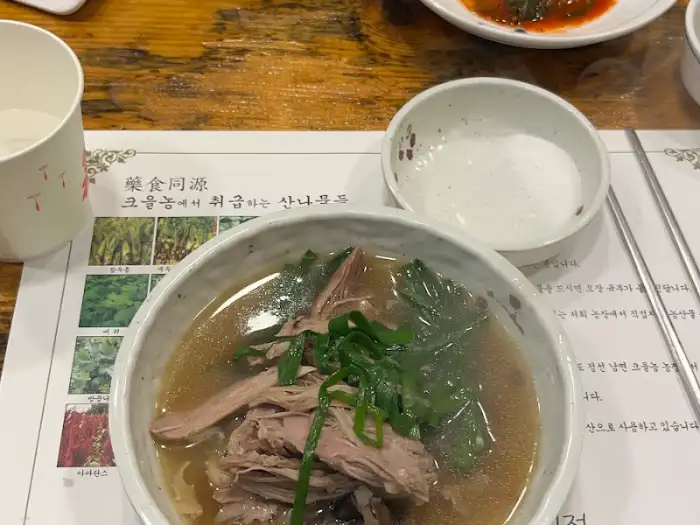 크을농의 곤드레솥밥과 반찬