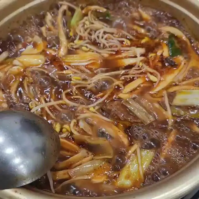 끓고 있는 두꺼비 식당 등갈비찜