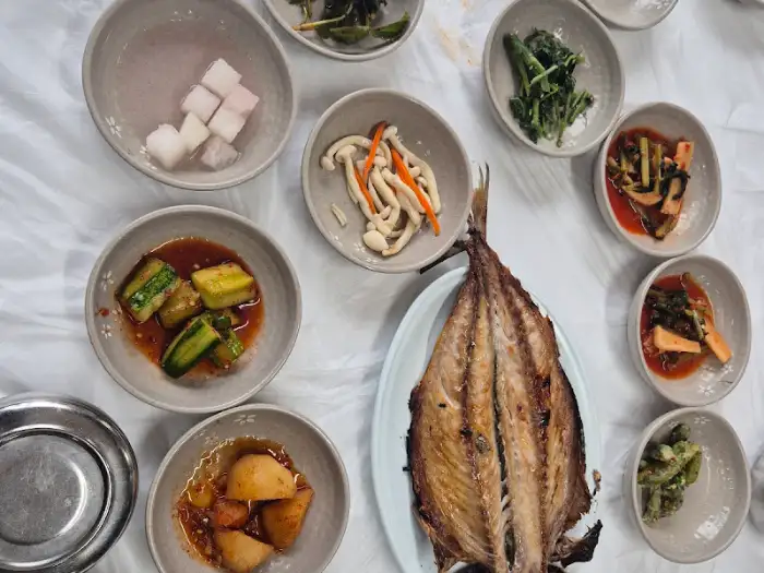 솔밭식당의 푸짐한 한상차림
