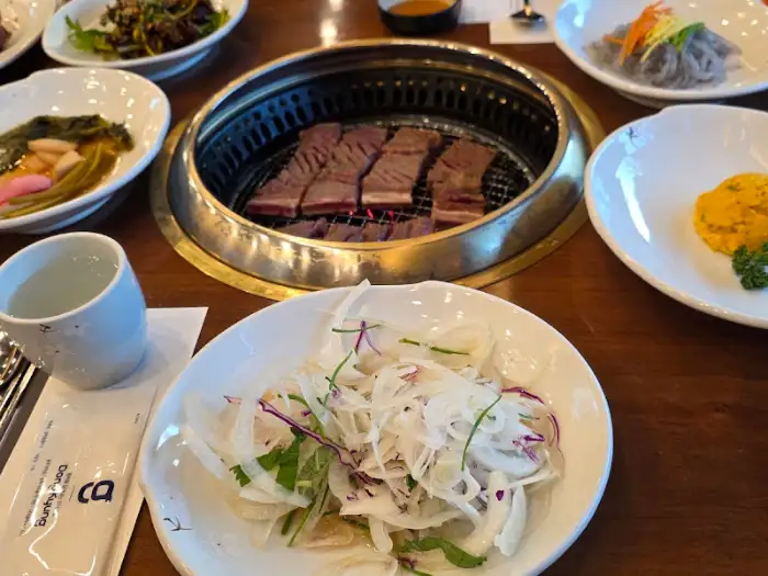 송추가마골 본관에서 숯불에 구워 먹는 갈비