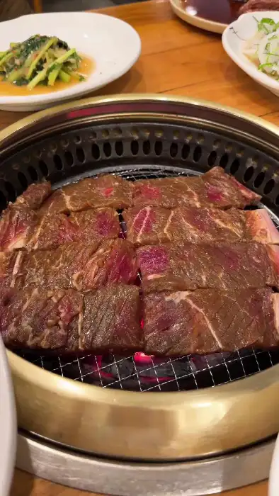 송추가마골 하남미사점에서 맛있게 구워지는 갈비