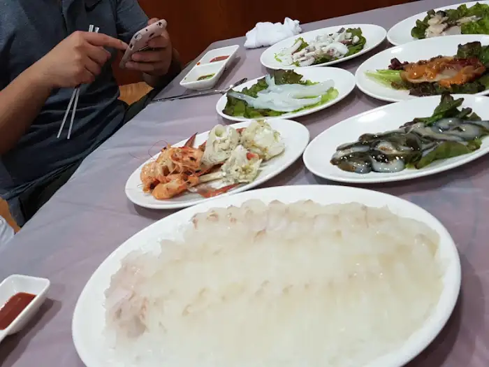 송도나루식당의 푸짐한 해산물 한상차림