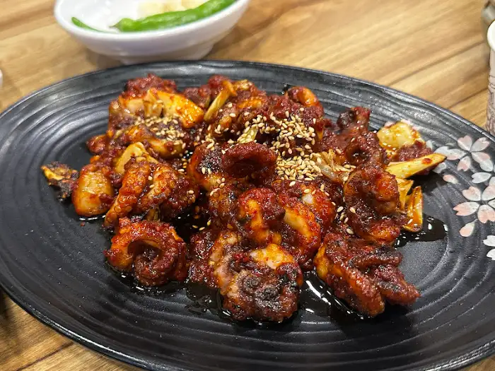매콤달콤한 양념에 버무려진 쭈꾸미볶음