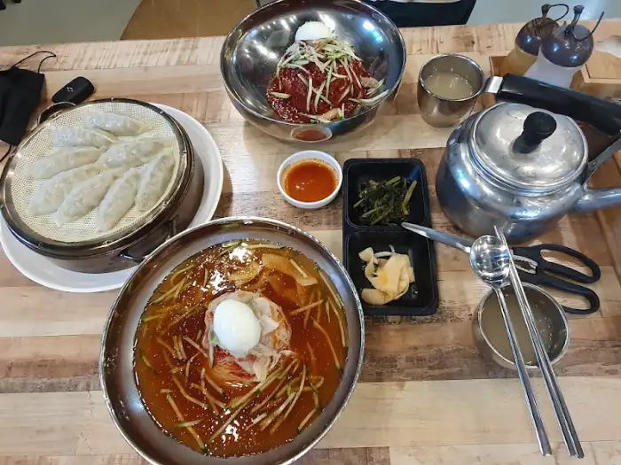 순천맛집가야밀면 테이블 세팅과 음식
