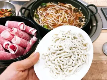 울산 중구 맛집, 달을품은집 함월당: 뜨끈한 샤브칼국수로 즐기는 든든한 점심 달을품은집 함월당의 샤브샤브와 칼국수 재료 준비 모습