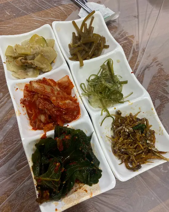 다양한 종류의 밑반찬