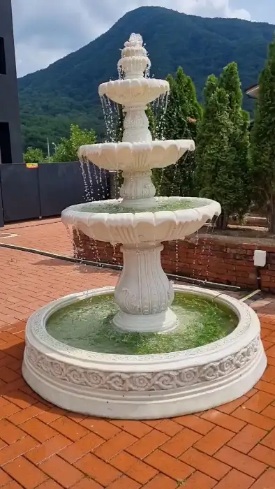 콘티80 야외에 설치된 3단 분수