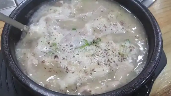 보글보글 끓고 있는 순대국밥
