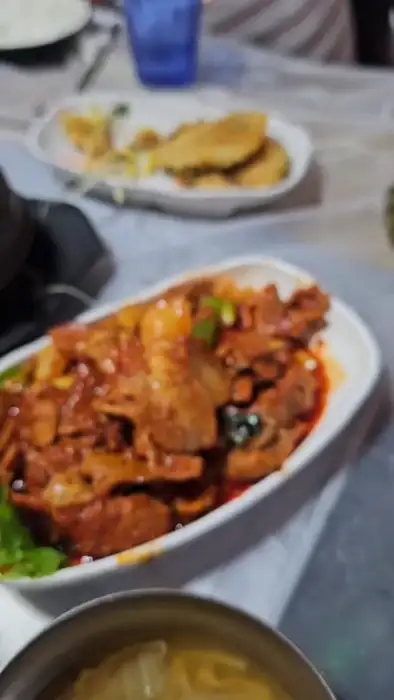 양념이 잘 배인 제육볶음
