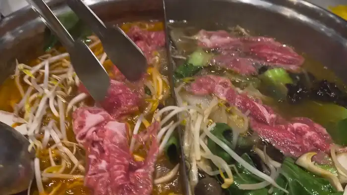 샤브20 구미형곡점 내부 샤브샤브 조리 모습