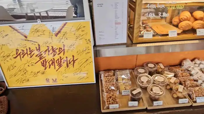 휘핑디에그 광주동명본점의 시그니처인 에그타르트와 다양한 포장 상품