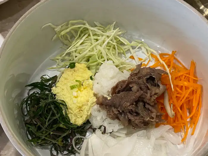 우미남 화명점 비빔밥 재료 구성