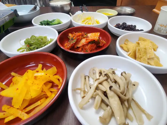 다양하게 준비된 밑반찬들
