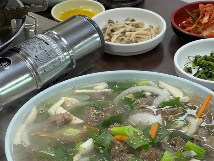 육개장 스타일의 탕 요리